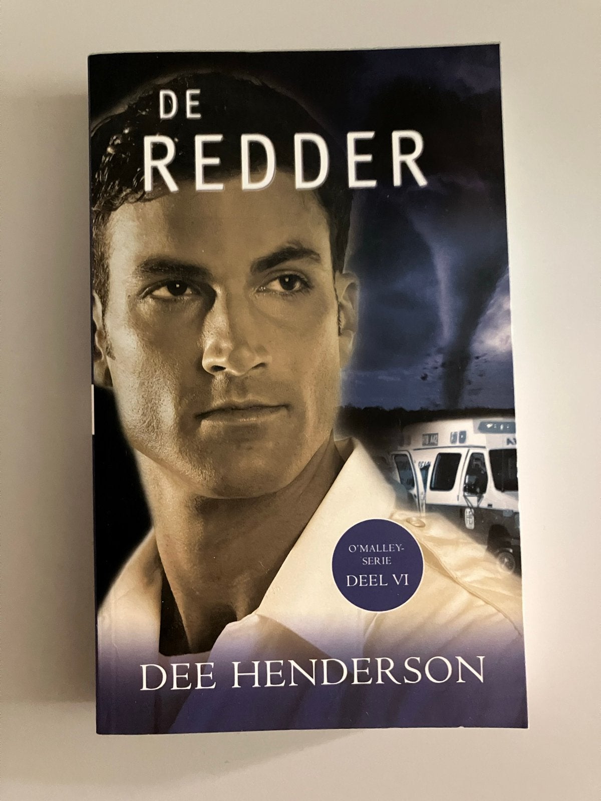 De Redder - O'Malley-serie Deel VI - Dee Henderson leesboek, Ophalen of Verzenden, Gelezen, Nederland