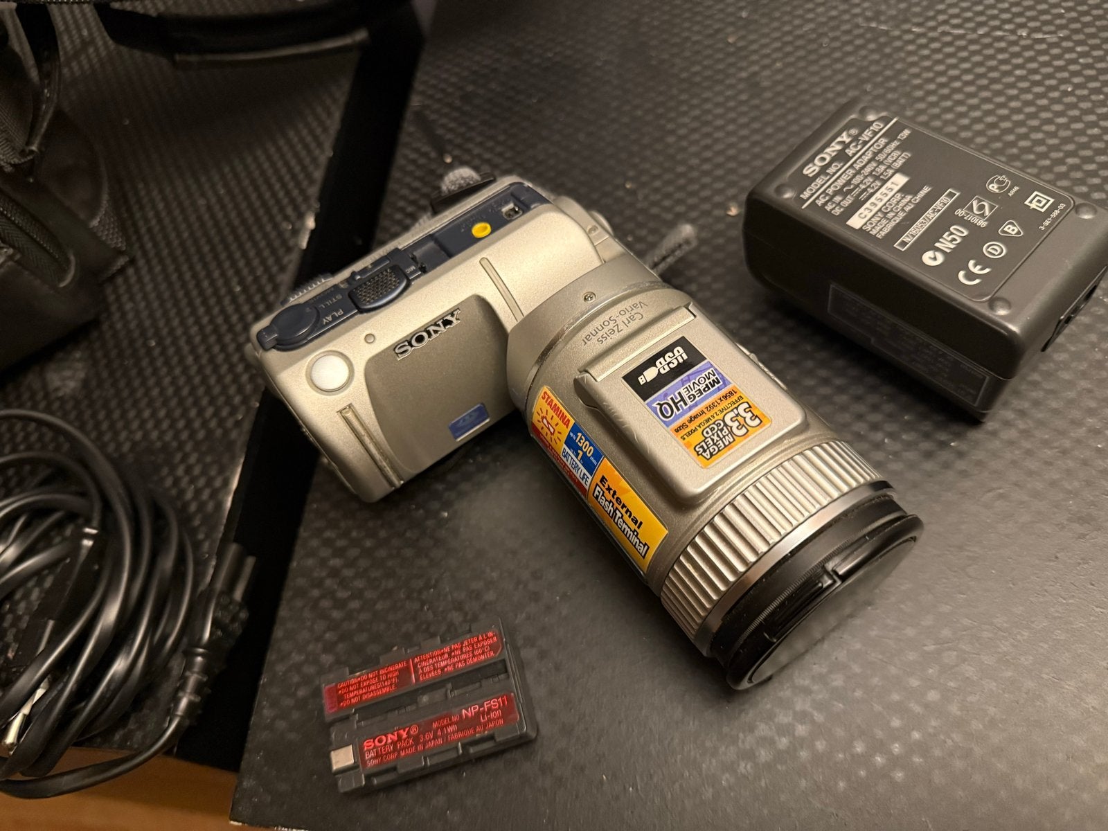 Sony Cyber-shot DSC-P10 digitale camera met accessoires, Ingebouwde flitser, Gebruikt, Ophalen of Verzenden, Compactcamera