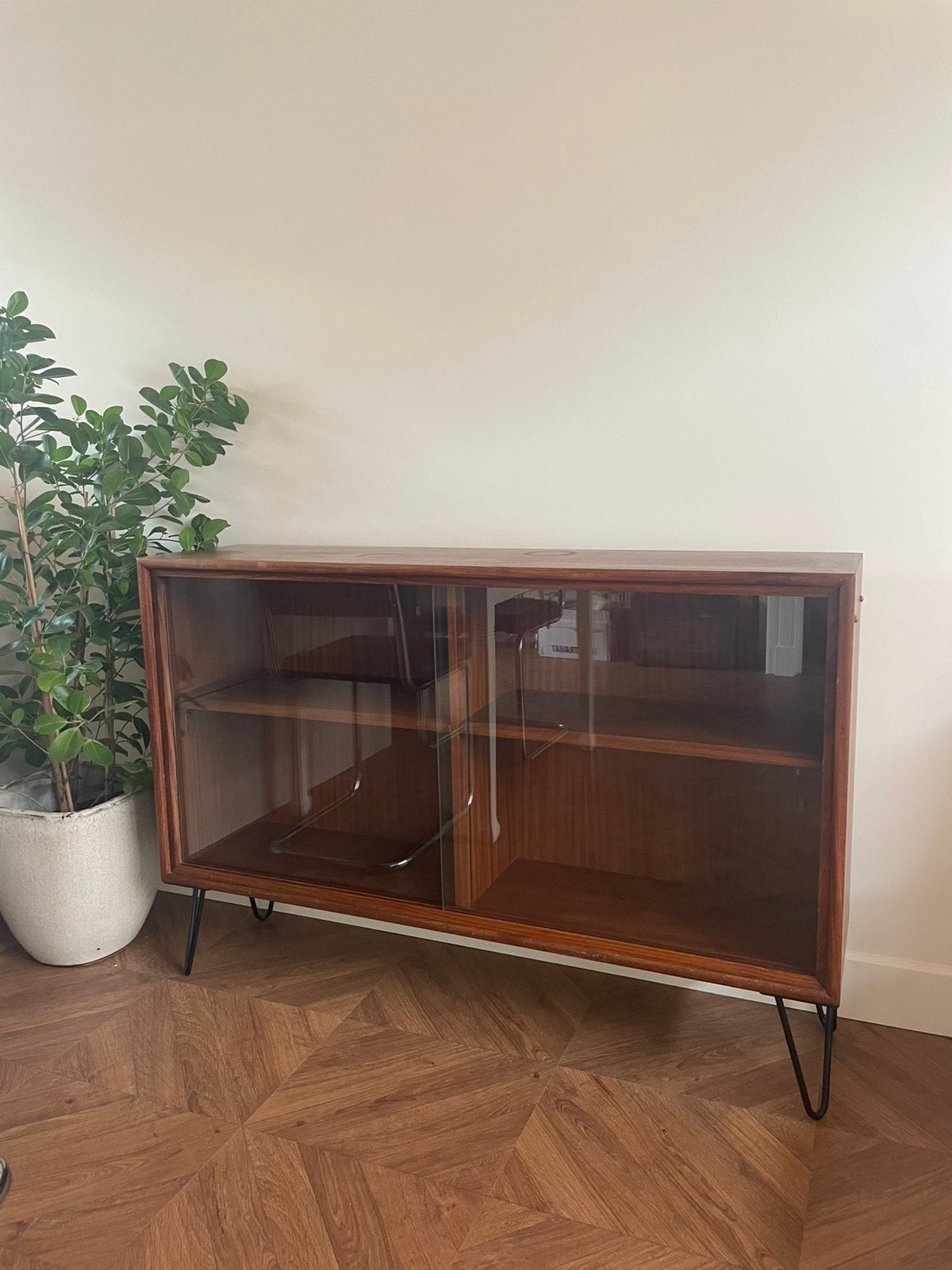 vintage vitrinekast dressoir, Ophalen, Zo goed als nieuw, 25 tot 50 cm, 100 tot 150 cm
