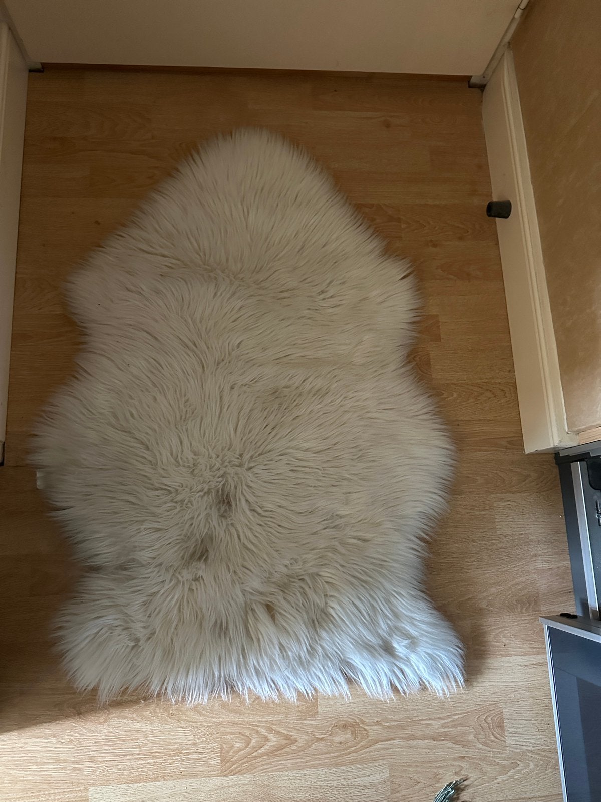 Mooi kleedje bontje wit beige tapijtje, Ophalen of Verzenden, Zwart, Rond, 50 tot 100 cm