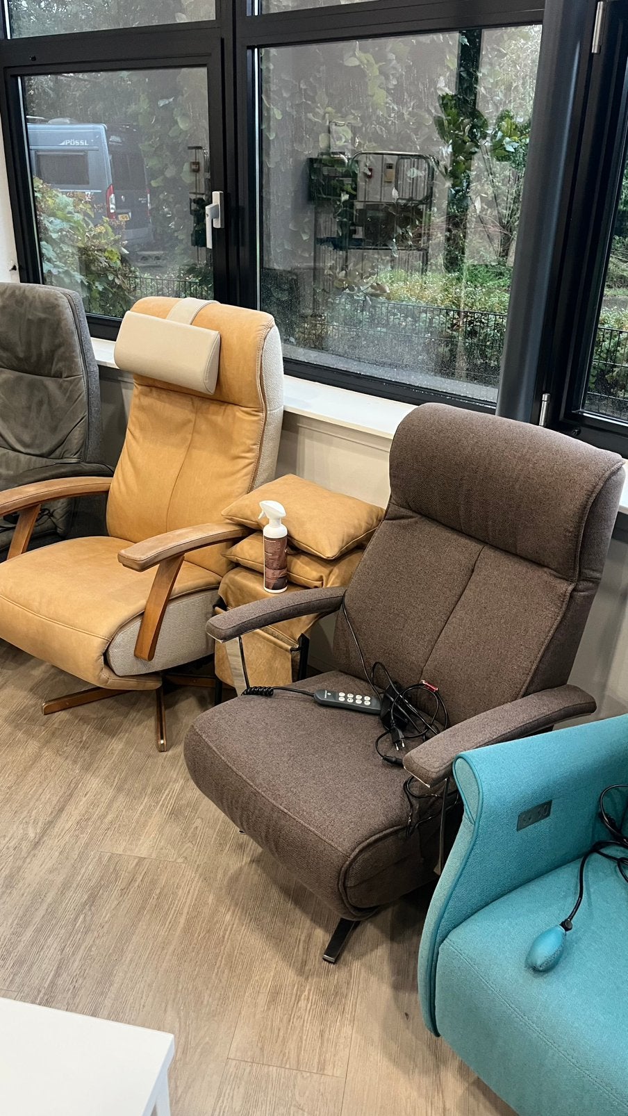 Verschillende Elektrische Prominent Sta-op Relaxfauteuils, Ophalen, Minder dan 75 cm, Zo goed als nieuw, Stof