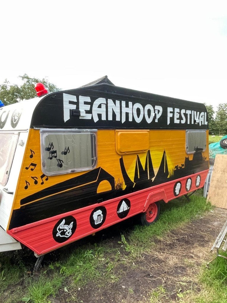 Caravan Festival Veenhoop Boerenrock Zwarte Cross, Ophalen, Meerkleurig, Object, Handgemaakt