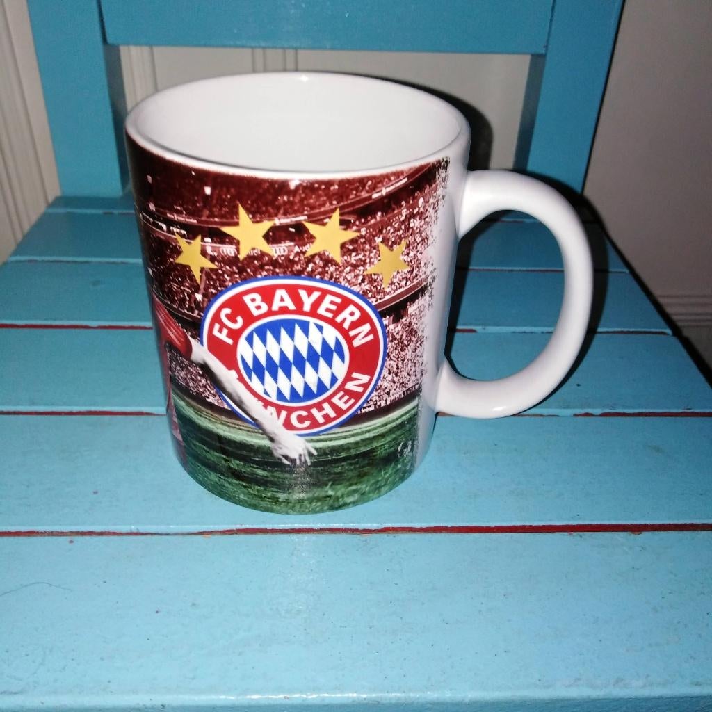 Mok FC Bayern Munchen Arjen Robben 10, Verzamelen, Ophalen, Gebruikt, Buitenlandse clubs, Overige typen