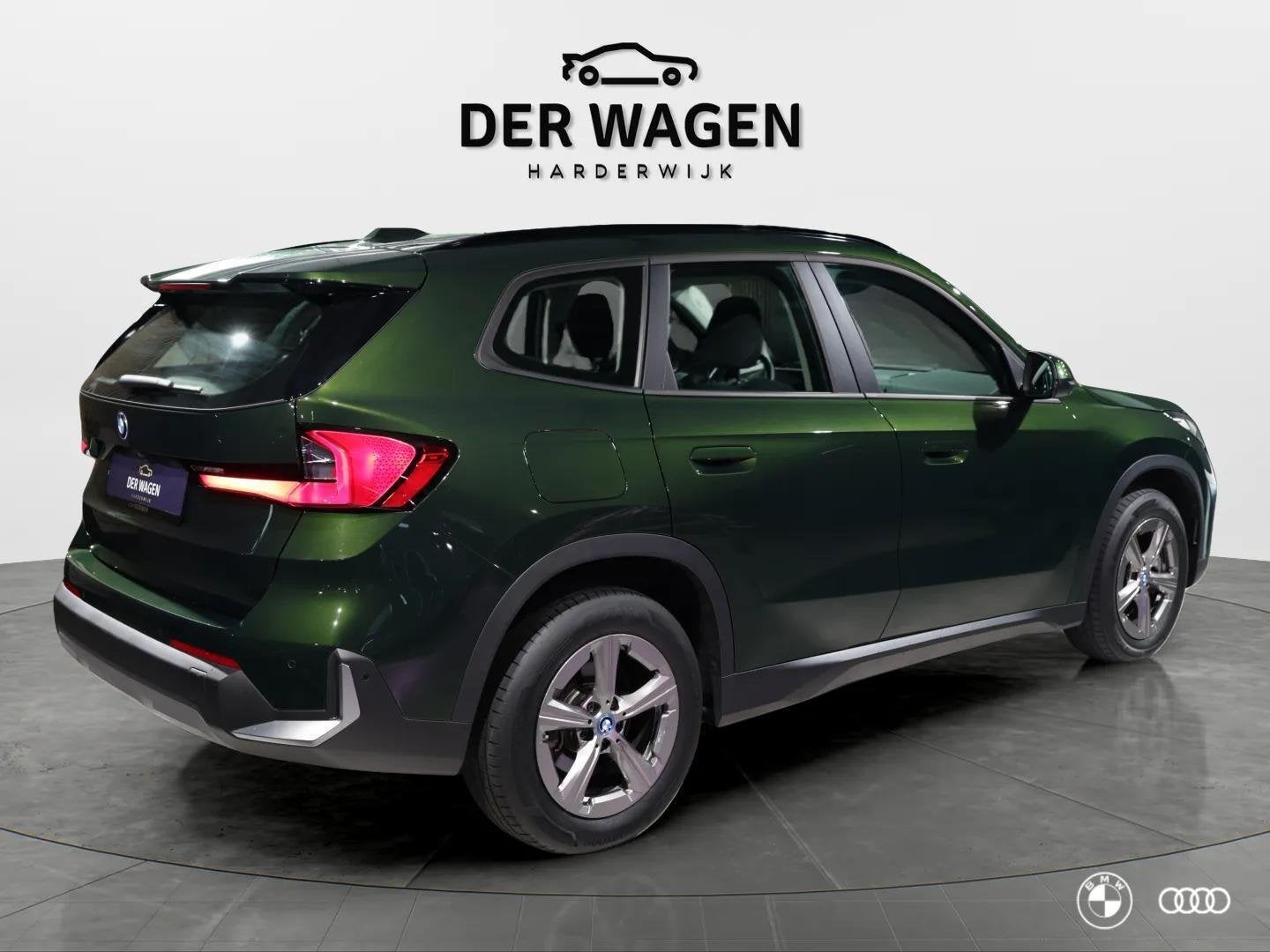 BMW X1 xDrive25e / ACC / HEAD-UP / EL STOELEN / EL TREKHAAK, Auto's, Dealer onderhouden, Stof, Met garantie (alle), Bedrijf