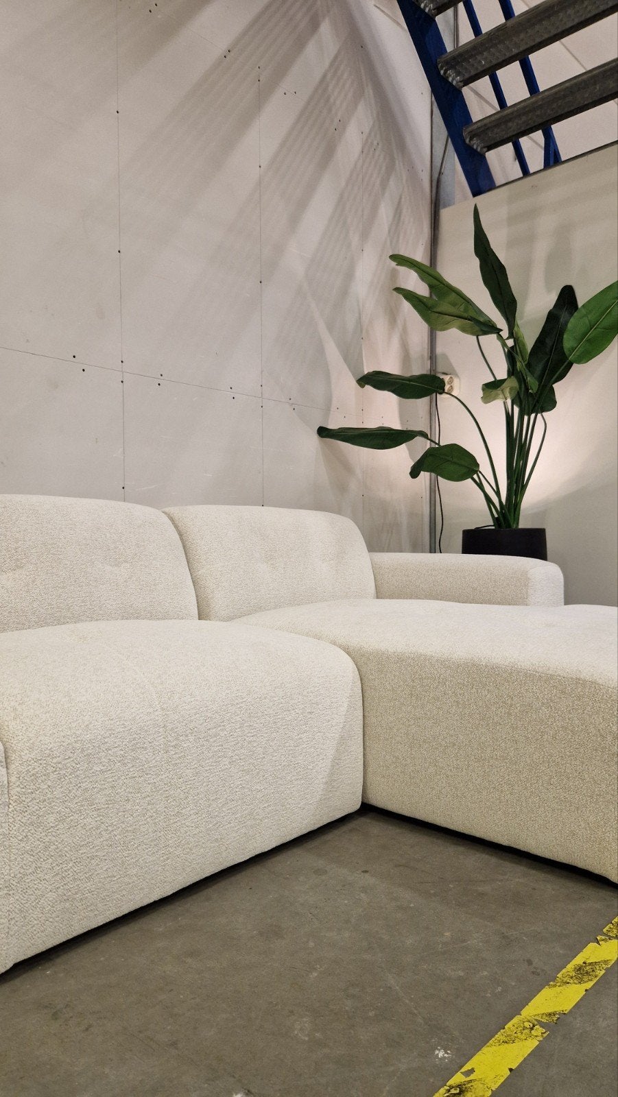 Foto 10 van Nieuwe Luxe Hoekbank Crème 310x155 cm Showroommodel