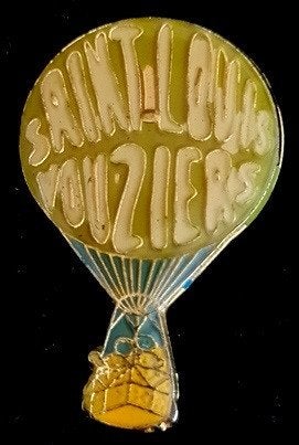 Saint Louis- Vouziers ballon pin, Verzamelen, Verzenden, Nieuw, Transport, Speldje of Pin