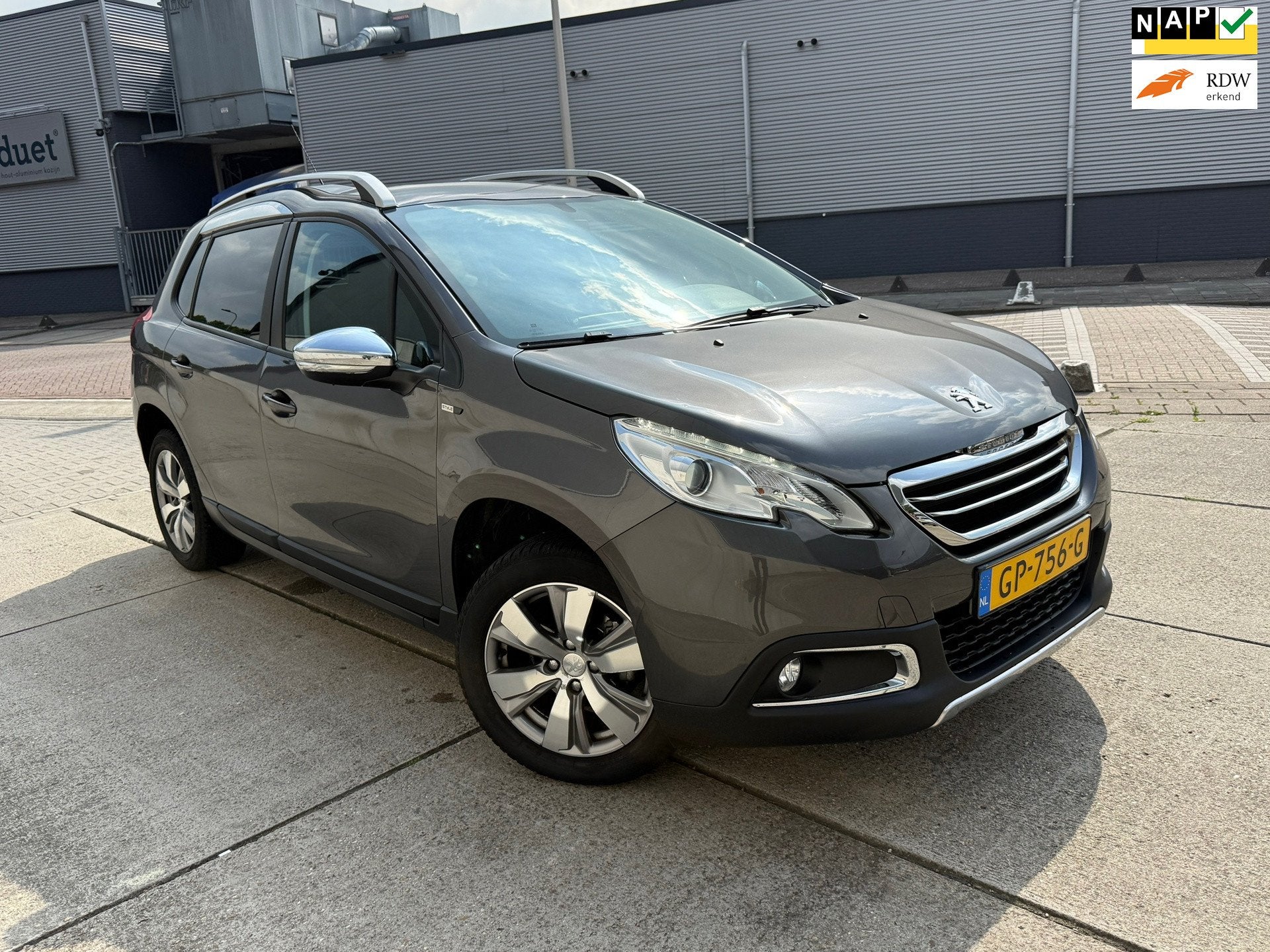 Peugeot 2008 1.2 PureTech Style AUTOMAAT NAVI AIRCO APK 2027, Auto's, Dealer onderhouden, 450 kg, 40 €/maand, Euro 6