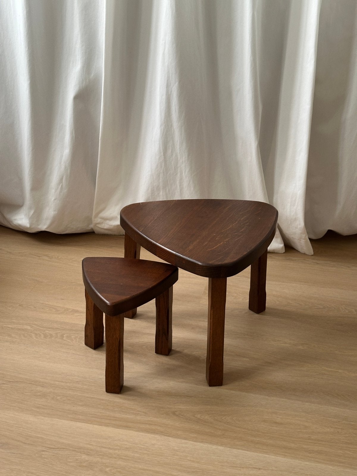 Vintage Brutalistische Nesttafels Eiken Jaren '70 - Set van, Minder dan 55 cm, Brutalistisch, Zo goed als nieuw, Overige vormen