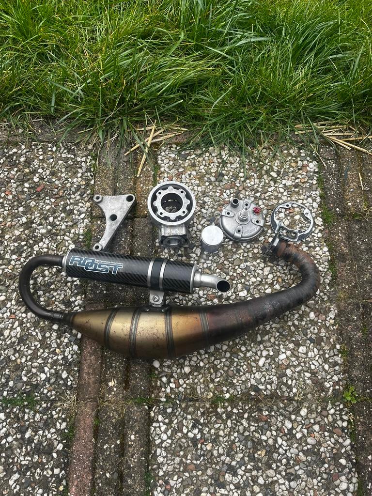 Piaggio 70cc roost cilinder en uitlaat, Ophalen of Verzenden, Cilinder