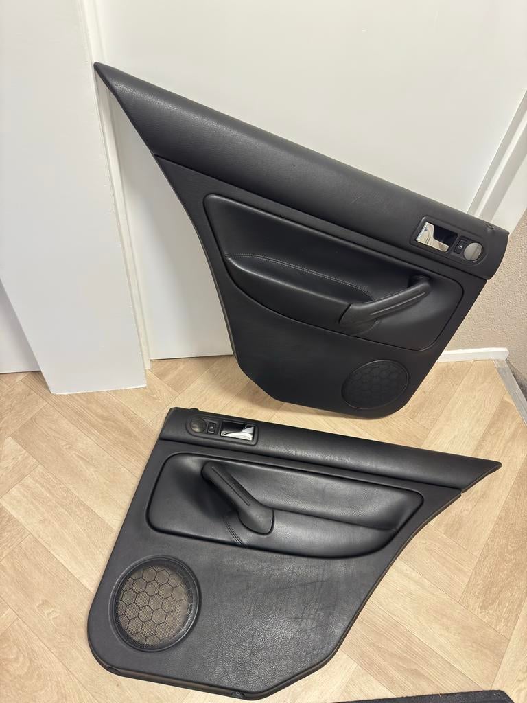 Volkswagen Golf 4 leer Deurpanelen Achter - Zwart, Auto-onderdelen, Interieur en Bekleding, Ophalen of Verzenden, Gebruikt, Volkswagen