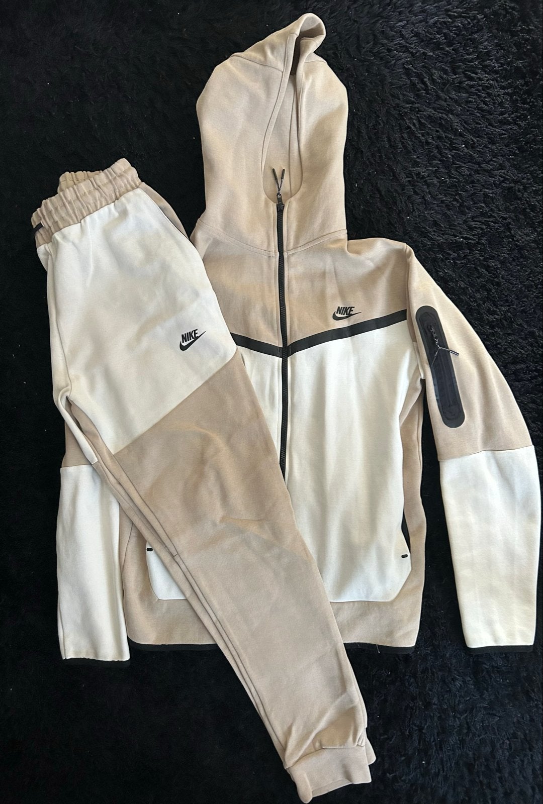 Nike Tech Fleece Trainingspak - Beige/Wit maat L, Ophalen of Verzenden, Gedragen, Overige maten, Beige