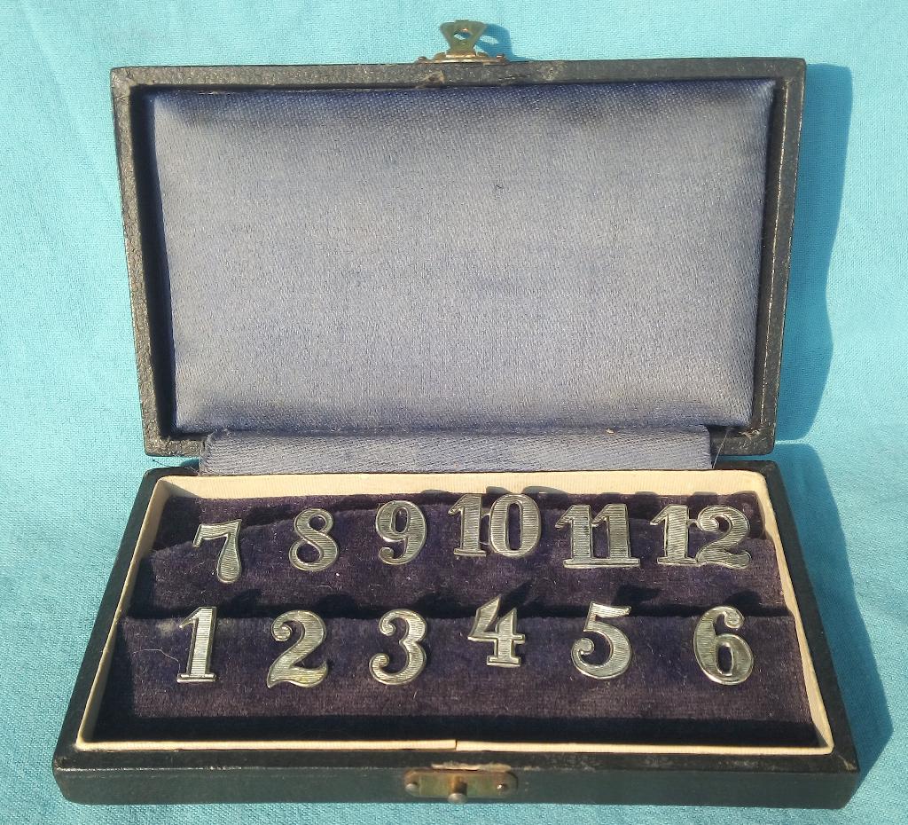 ZILVEREN ART DECO TAFELNUMMERS 1-12 GLASHANGERS ORIGINEEL, Verzenden