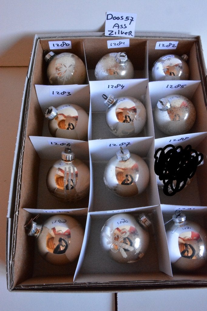 Kerstballen zilver Doos 57, Ophalen of Verzenden, Zo goed als nieuw