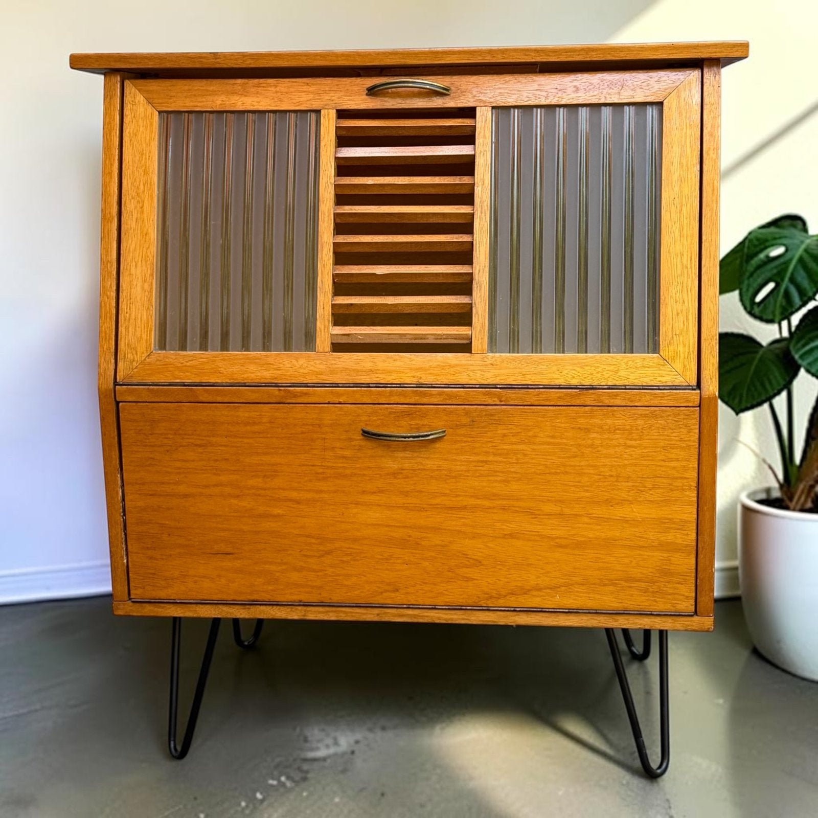 Vintage design dressoir dubbele klep | jaren 60 wandkast, Met klep(pen), Vintage, 50 tot 100 cm, Niet bekend