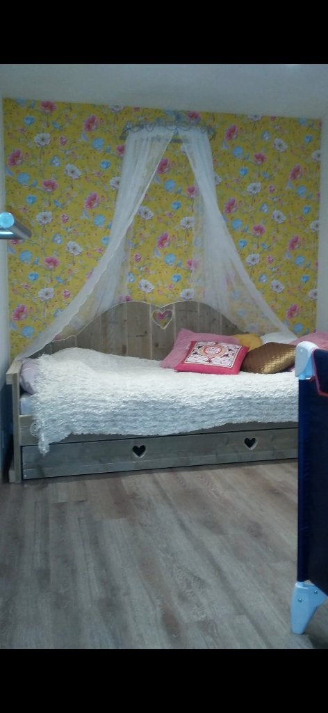 Houten meisjesbed, Kinderen en Baby's, Ophalen of Verzenden, Zo goed als nieuw, Minder dan 140 cm, 85 tot 100 cm