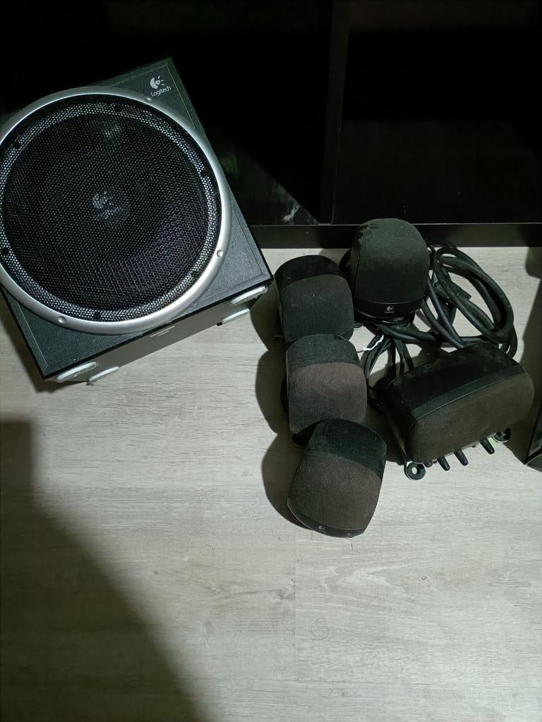 Logitech 5.1 Surround Sound Systeem met Subwoofer, Ophalen of Verzenden, Gebruikt, 60 tot 120 watt, Overige merken