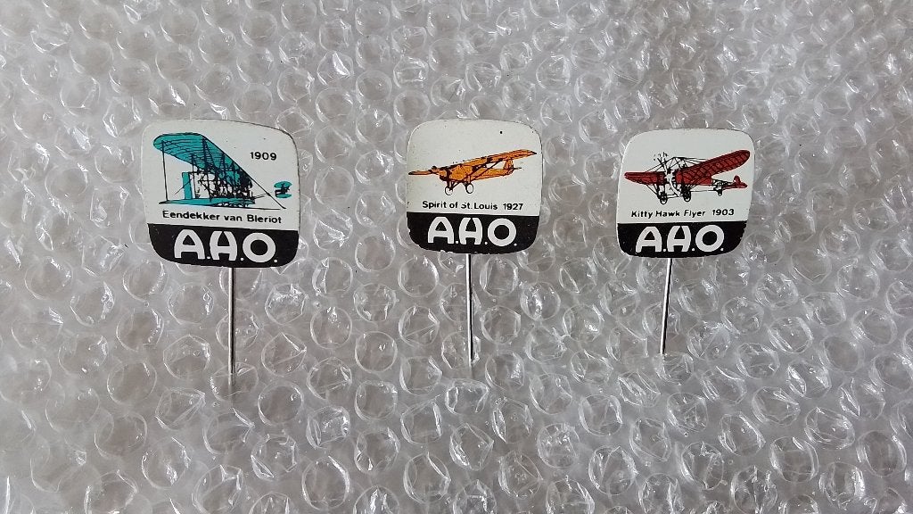 3 verschillende speldjes vliegtuigen, Ophalen of Verzenden, Zo goed als nieuw, Overige onderwerpen