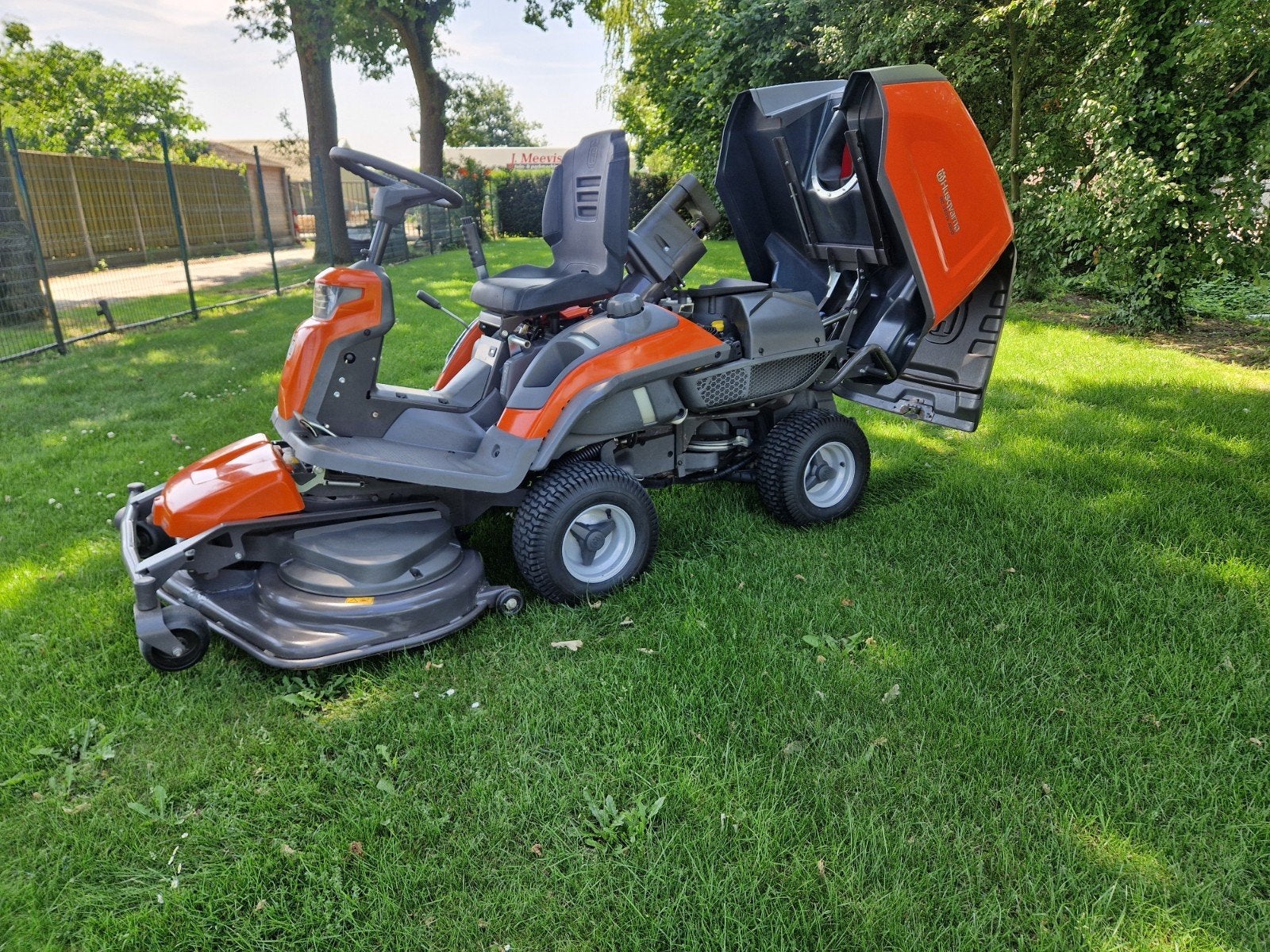 Zeer nette jonge Husqvarna TC320tsxAWD !!, Tuin en Terras, Zitmaaiers, Ophalen, Zo goed als nieuw