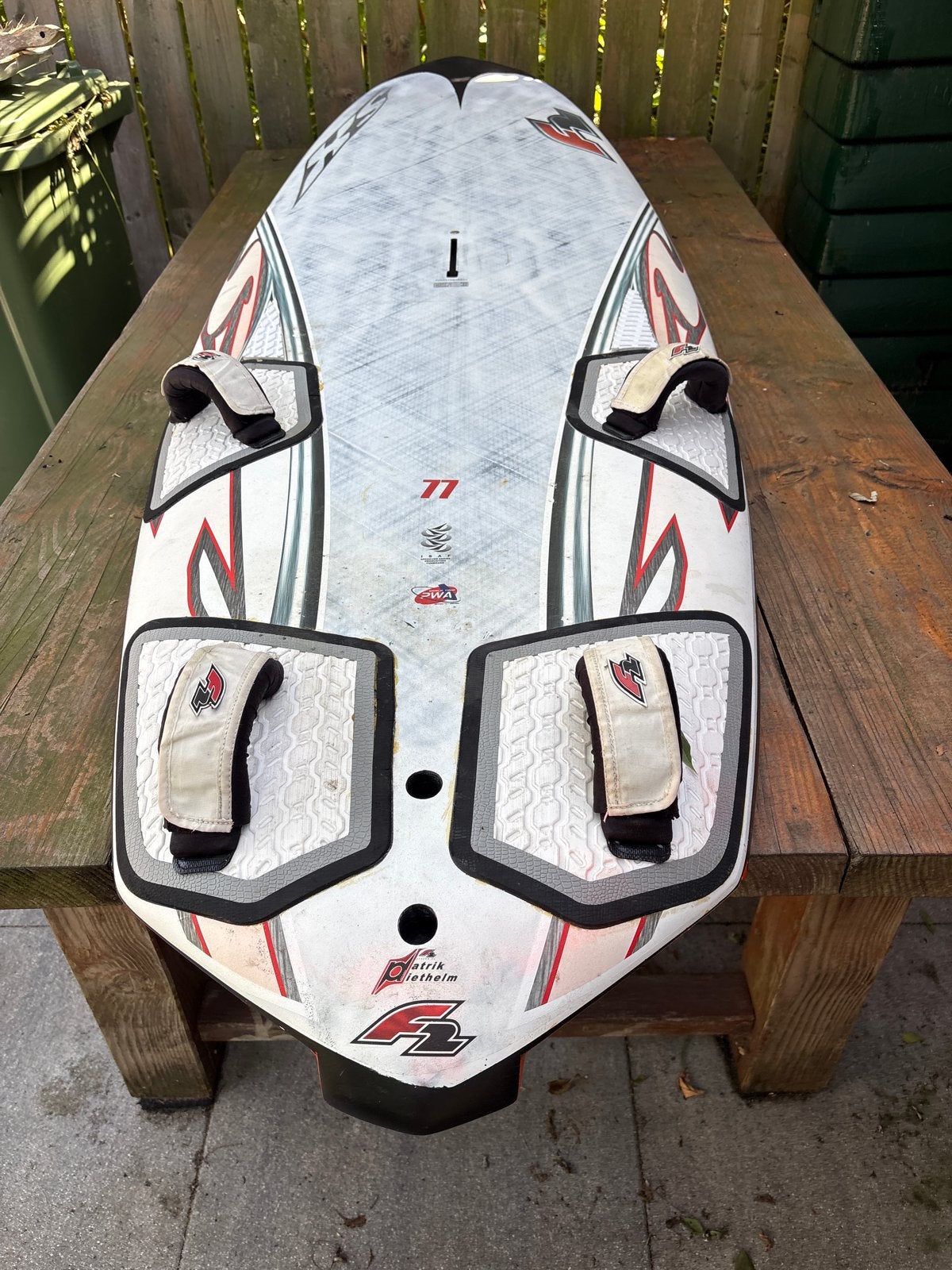 F2 Windsurfboard met vin - 235cm lengte, 120L volume, Watersport en Boten, Windsurfen, Gebruikt, Minder dan 250 cm, F2, Ophalen of Verzenden