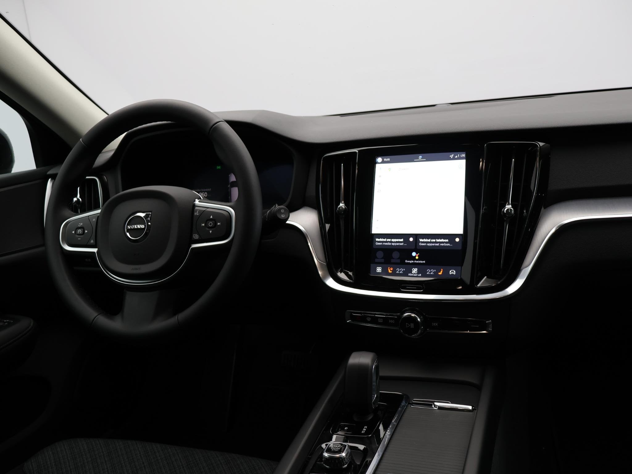 Volvo V60 B4 197PK Essential Edition / Adaptive Cruise / Cli, Stof, 4 cilinders, 1634 kg, Zwart