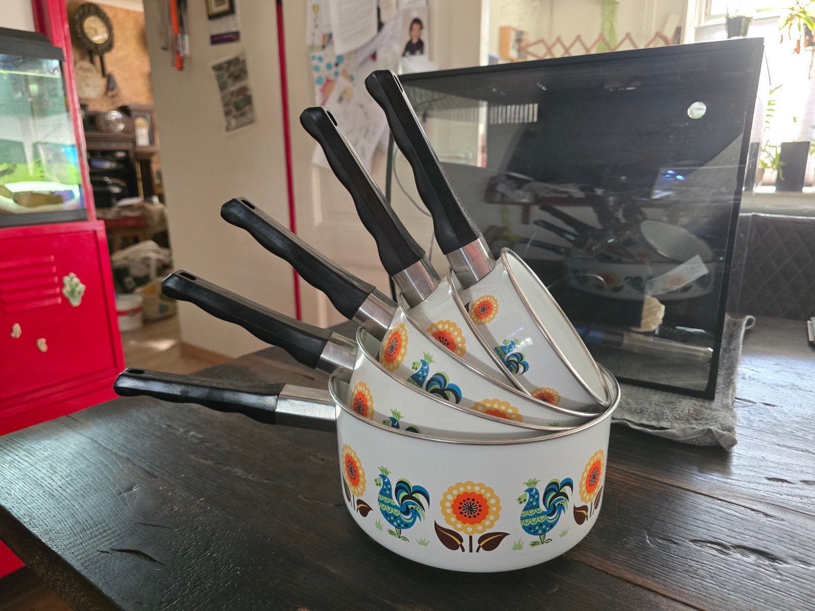 Vintage emaille steelpannenset met haan decoratie, Huis en Inrichting, Gebruikt, Met handvatten, Pannenset, Ophalen of Verzenden