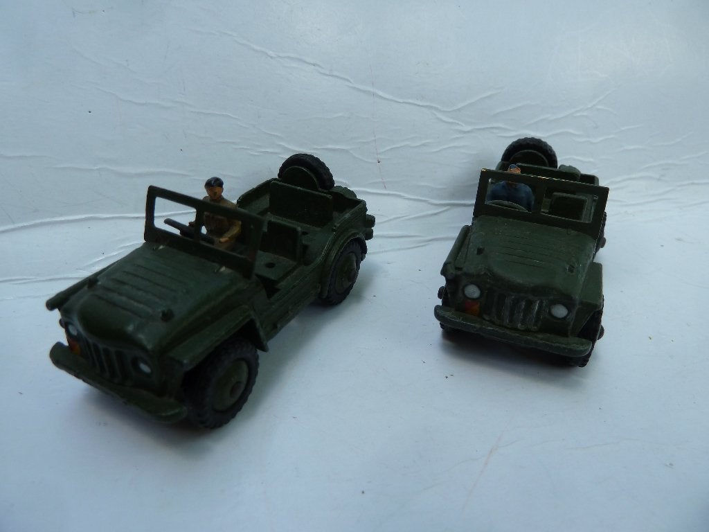 DINKY TOYS MILITAIRE JEEPS. AUSTIN CHAMPS      2X, Hobby en Vrije tijd, Modelauto's | 1:43, Ophalen of Verzenden, Zo goed als nieuw