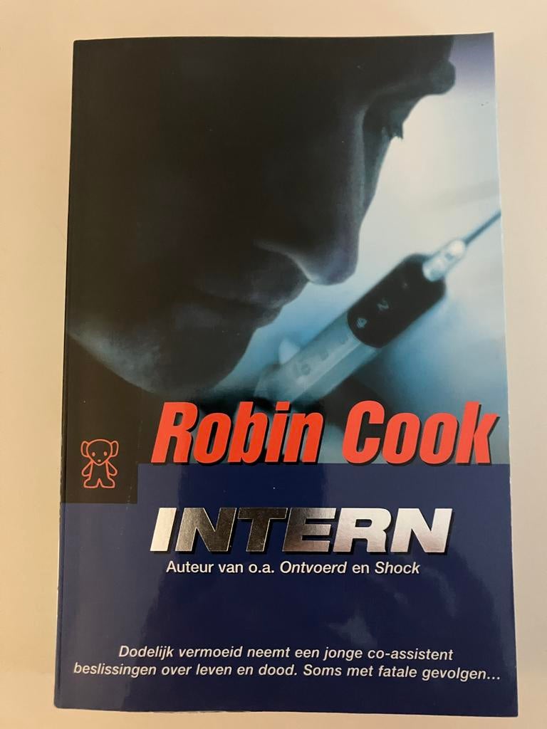 Robin Cook - Intern (Medische thriller), Boeken, Thrillers, Gelezen, Nederland, Ophalen of Verzenden