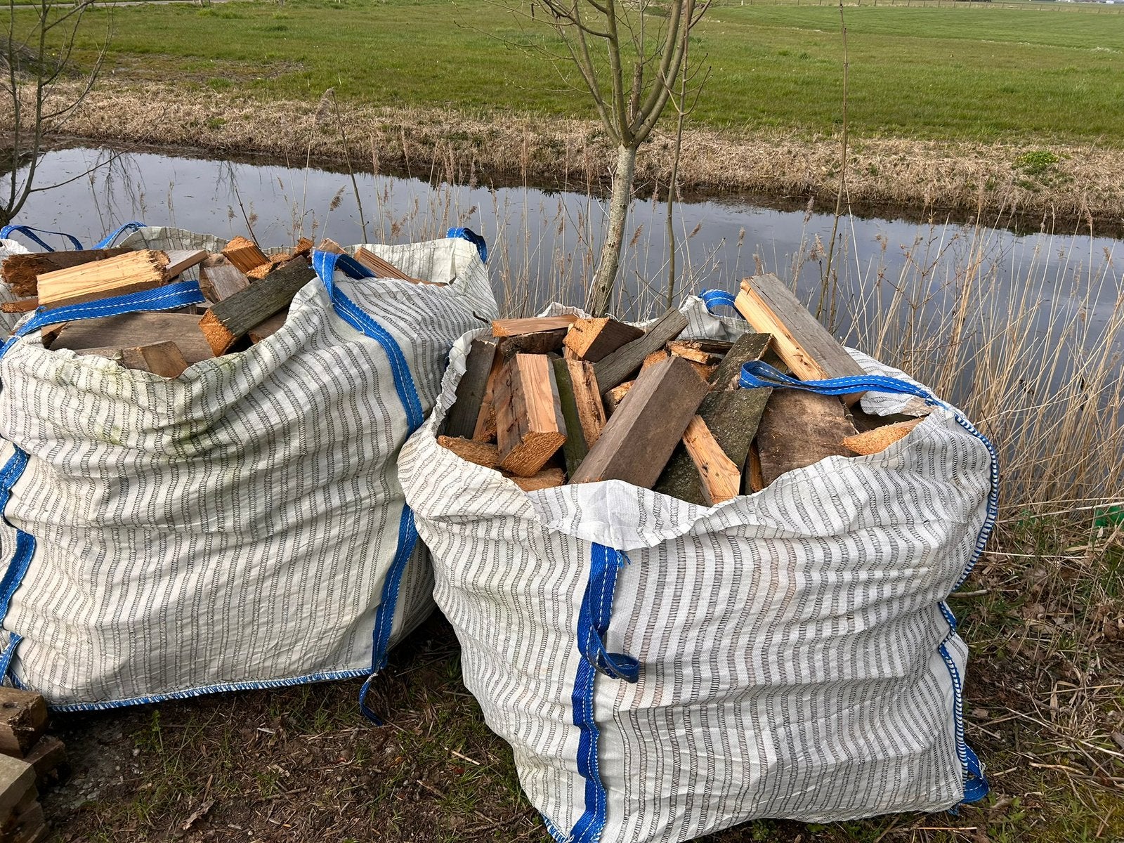 Brandhout: Gemengd hout in big bags openhaardhout Dronryp, 6 m³ of meer, Ophalen