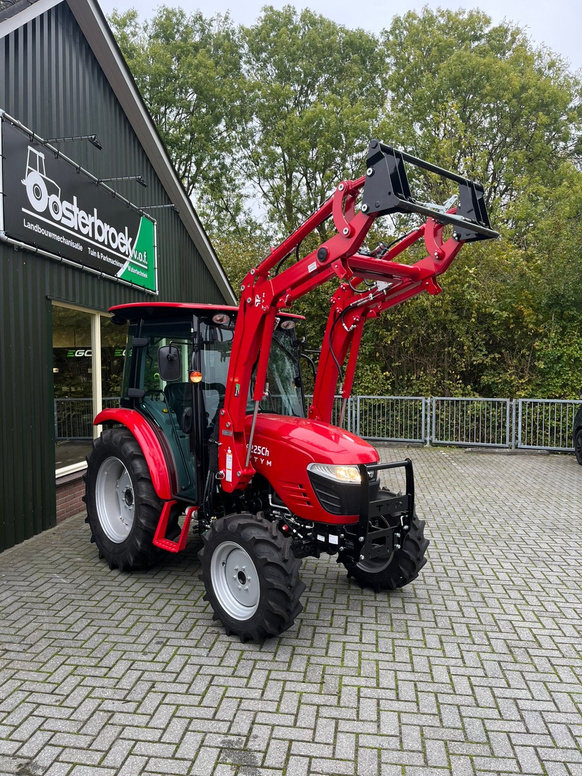 Tym 6225H compact trekker tractor  met cabine en voorlader, Gebruikt, Tot 2500, ., Tym