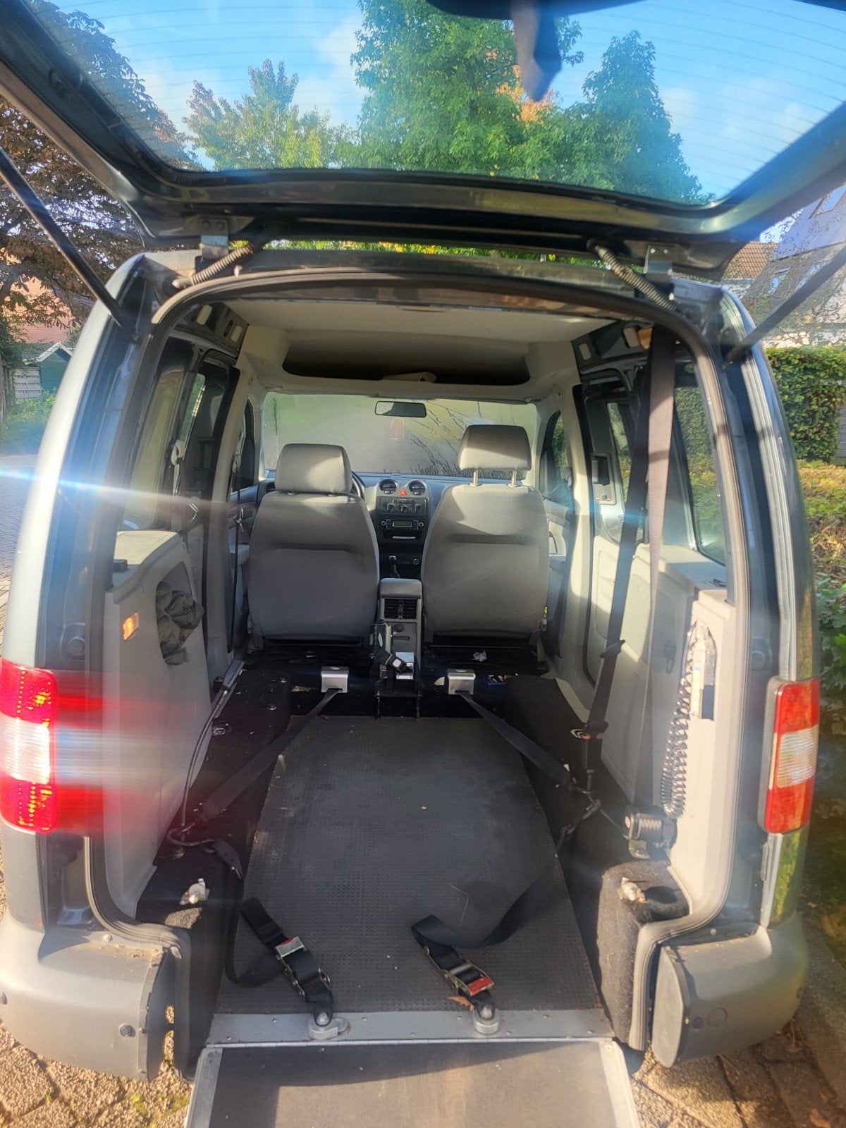 Volkswagen Caddy Rolstoelauto 1.6 75KW Life 2008 Grijs, Auto's, Voorwielaandrijving, 750 kg, 4 cilinders, 700 kg