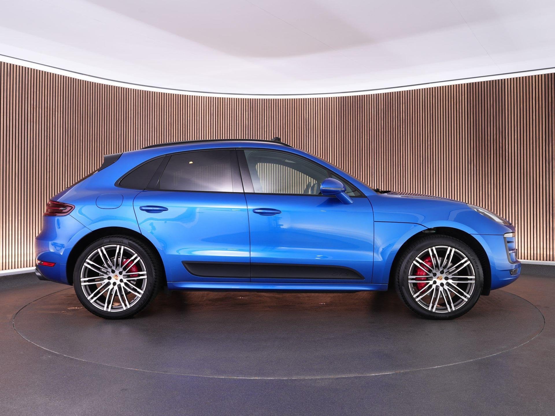 Foto 14 van Porsche Macan 3.0 GTS |panoramadak|luchtvering|PASM|sportuit