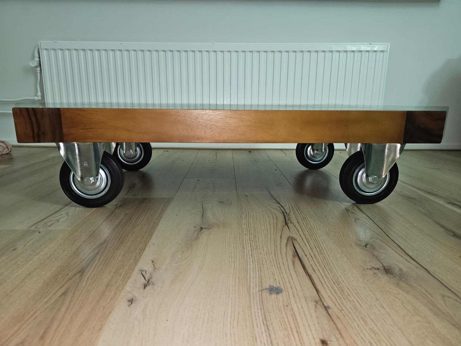 Houten salontafel op wielen, Huis en Inrichting, Tafels | Salontafels, Ophalen, 100 tot 150 cm, Nieuw, 50 tot 100 cm