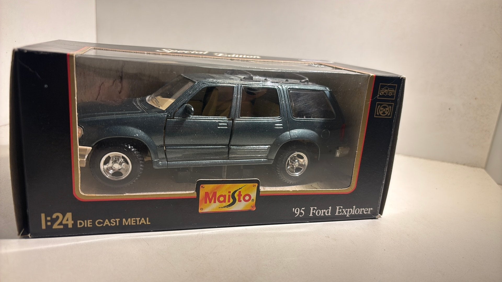 Ford explorer 1995 maisto 1.24, Maisto, Ophalen of Verzenden, A, A