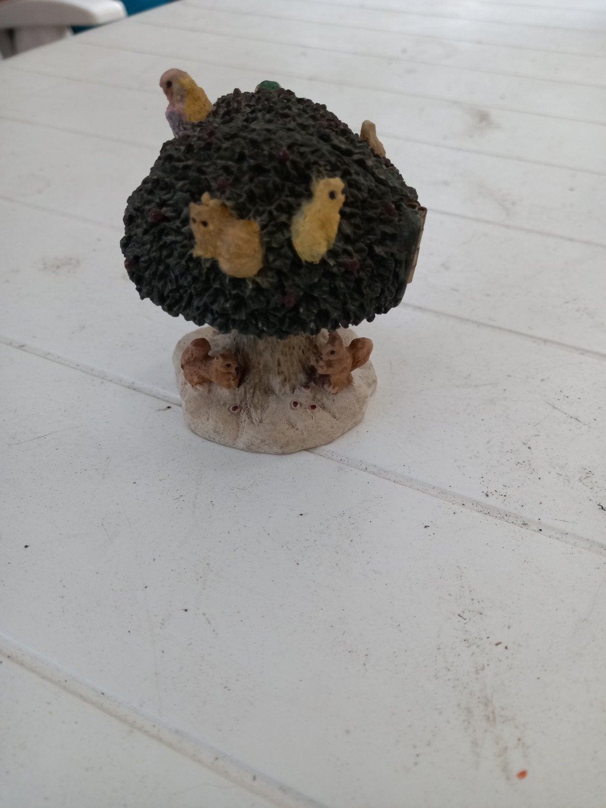 Schattig paddenstoel huisje met eekhoorntjes en vogels, Ophalen of Verzenden