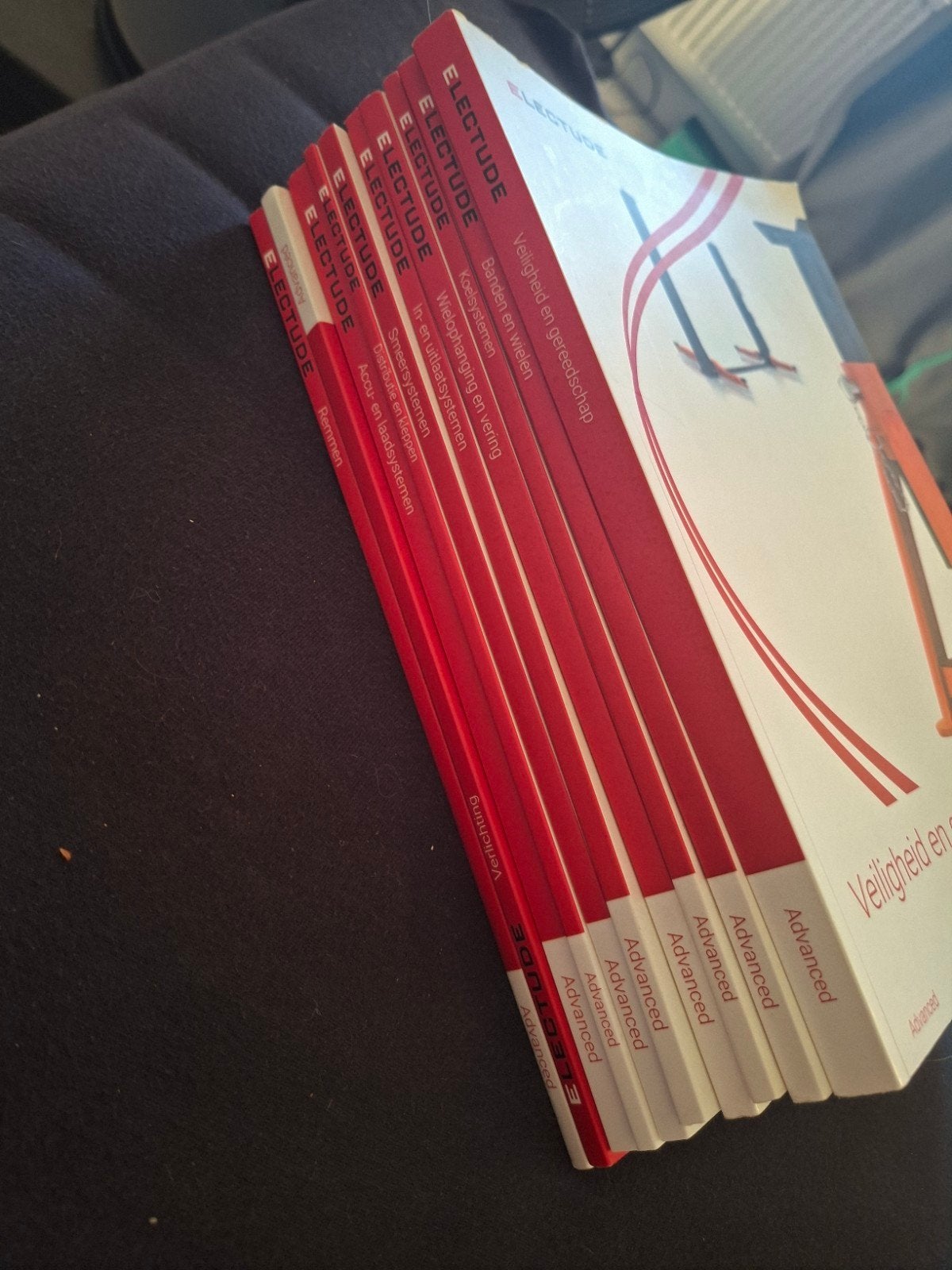 Electude Advanced boeken (deels geschreven), Gelezen, Autotechniek, Ophalen of Verzenden, Electude