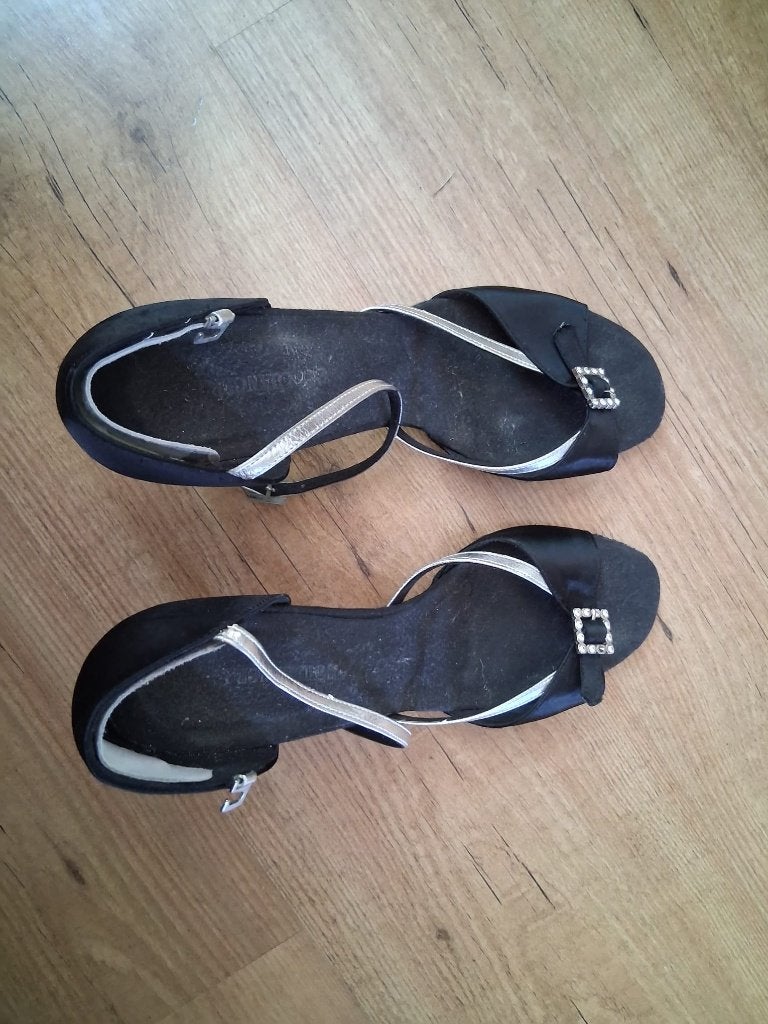 Dames dansschoen met hak - kleine maat 42, Zwart, Dansschoenen, Ophalen of Verzenden, Gedragen
