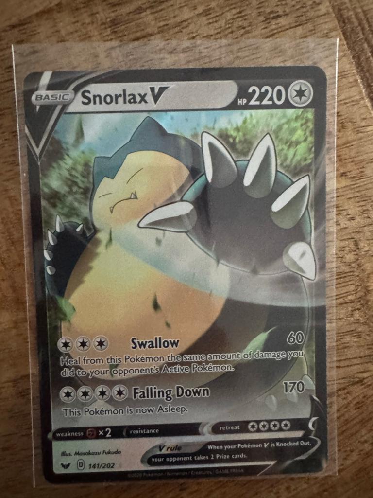 Pokémon Kaart Snorlax V 141/202, Ophalen, Zo goed als nieuw, Losse kaart