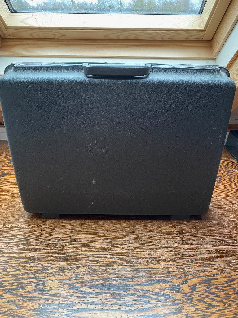 Attaché koffer van het merk Delsey, Gebruikt, Hard kunststof, Slot, Minder dan 50 cm