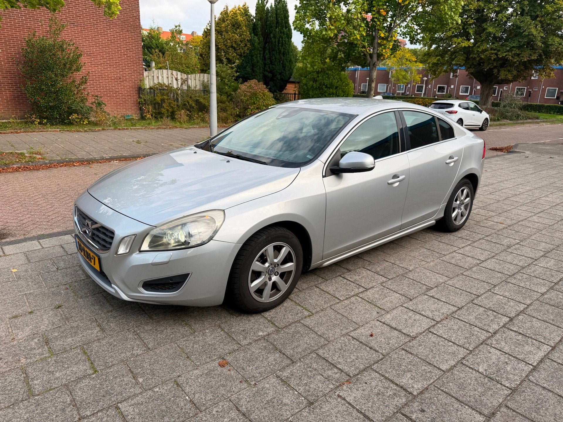 Volvo S60 1.6 T4F Summum Automaat Leder Cruise Trekhaak, Auto's, Gebruikt, Zwart, 4 cilinders, S60