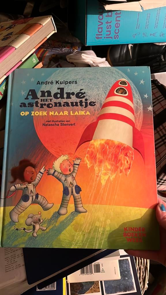 André Kuipers - André het astronautje op zoek naar Laika,, Boeken, Ophalen of Verzenden, Zo goed als nieuw, André Kuipers, Prentenboek