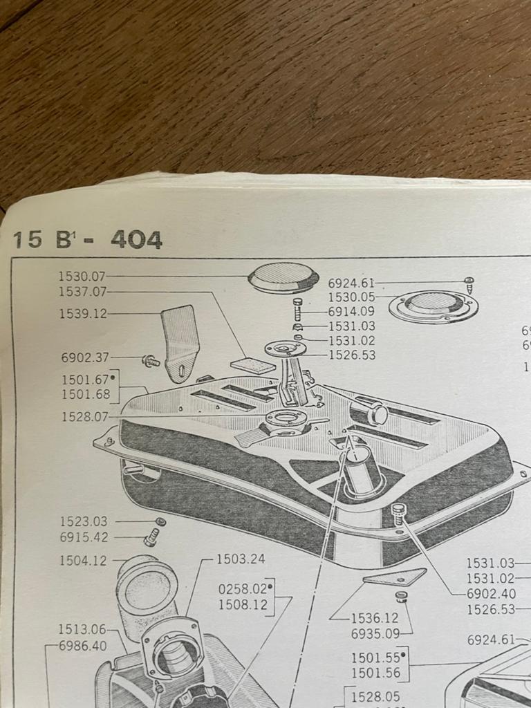 Gezocht: brandstoftank Peugeot 404 (model na 1967), Ophalen, Nieuw, Peugeot
