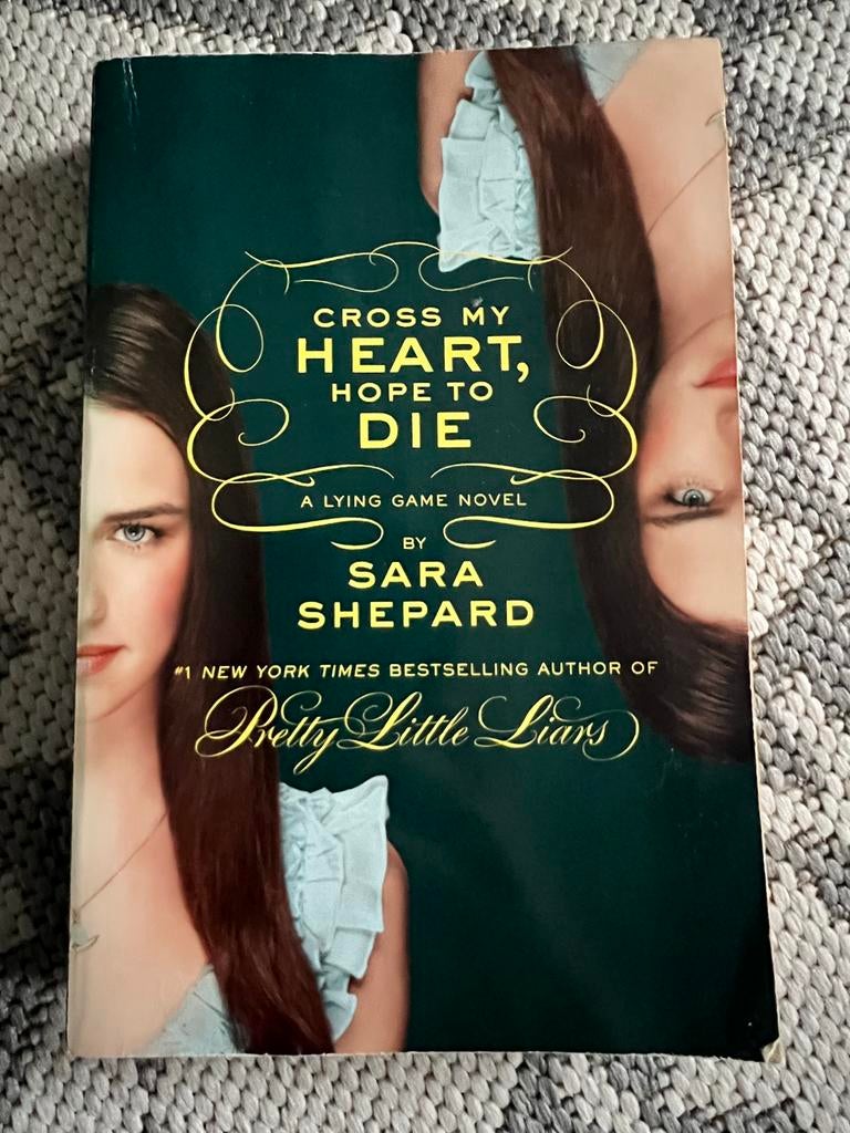 Cross My Heart, Hope to Die - Sara Shepard (Engels), Boeken, Ophalen of Verzenden, Gelezen, Amerika