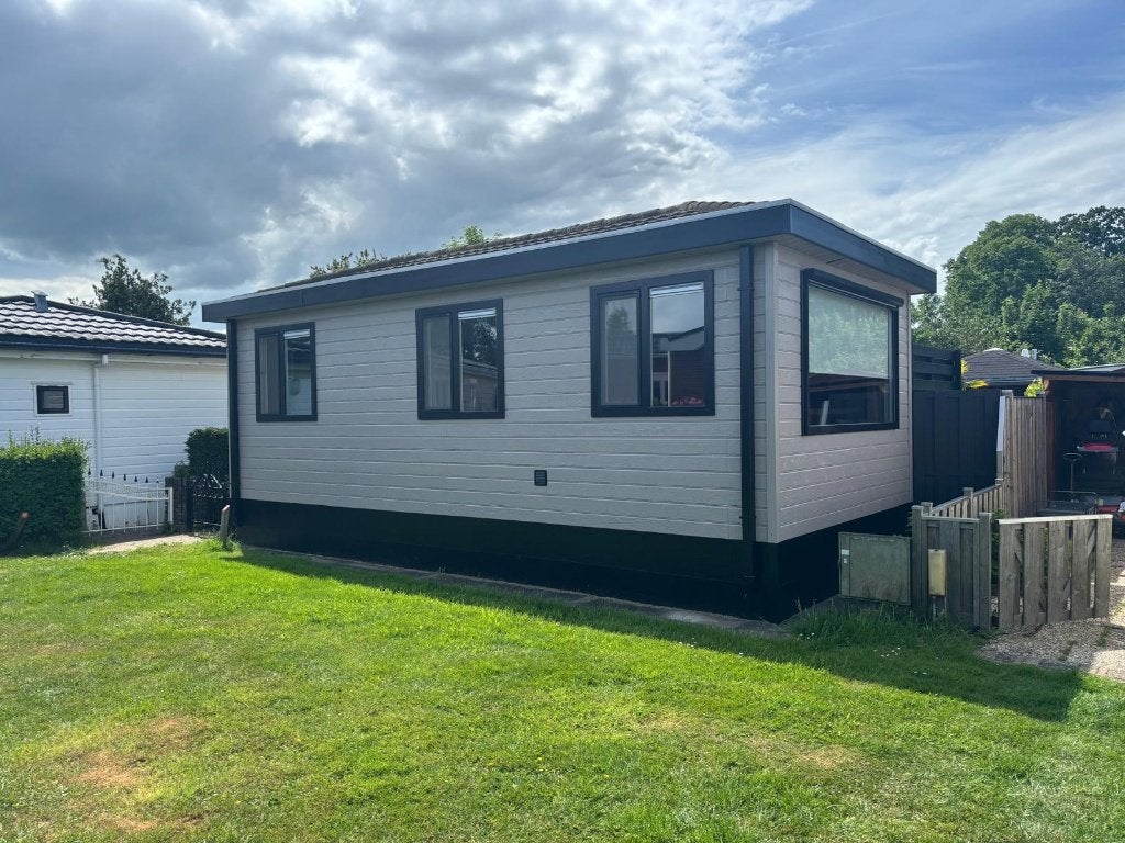 Prachtig chalet te koop met staanplaats in Warmond, Tot en met 4