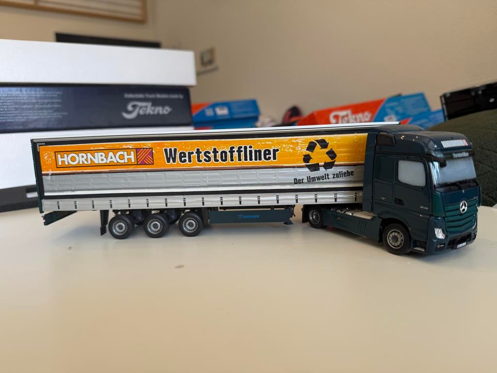 Tekno 083072Aa Hornbach Mercedes Actros, Hobby en Vrije tijd, Modelbouw | Auto's en Voertuigen, Overige merken, 1:32 tot 1:50