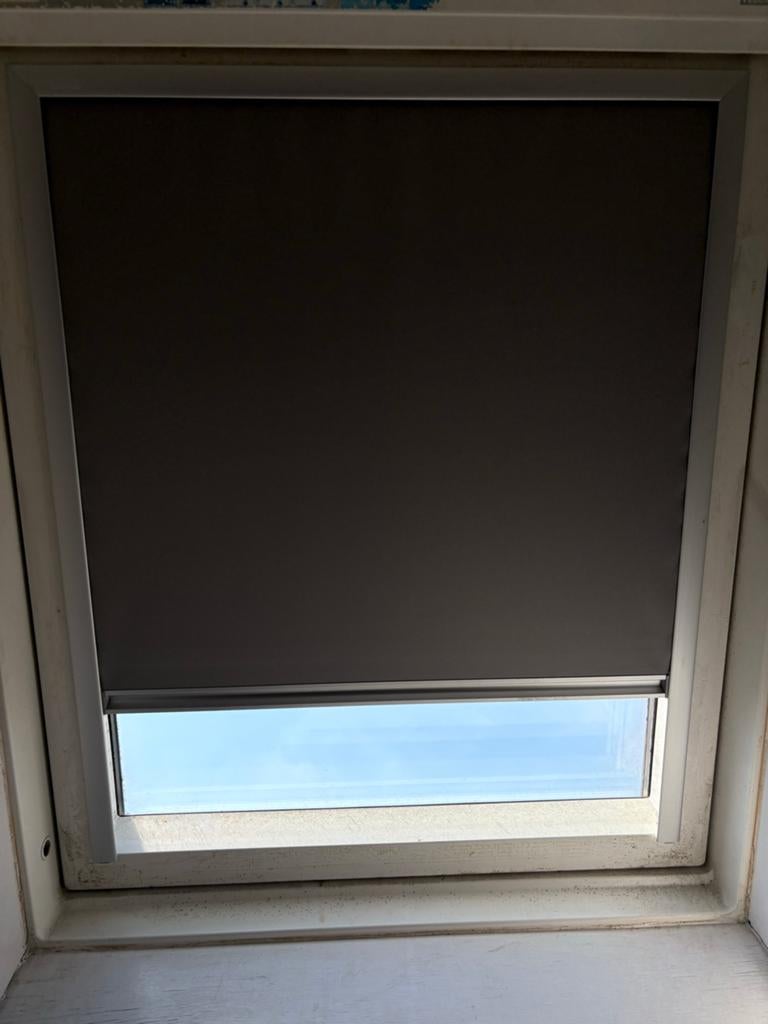 Velux Rolgordijn - Dakraam - 100% Verduisterend, Ophalen, Gebruikt, 50 tot 100 cm, Minder dan 100 cm