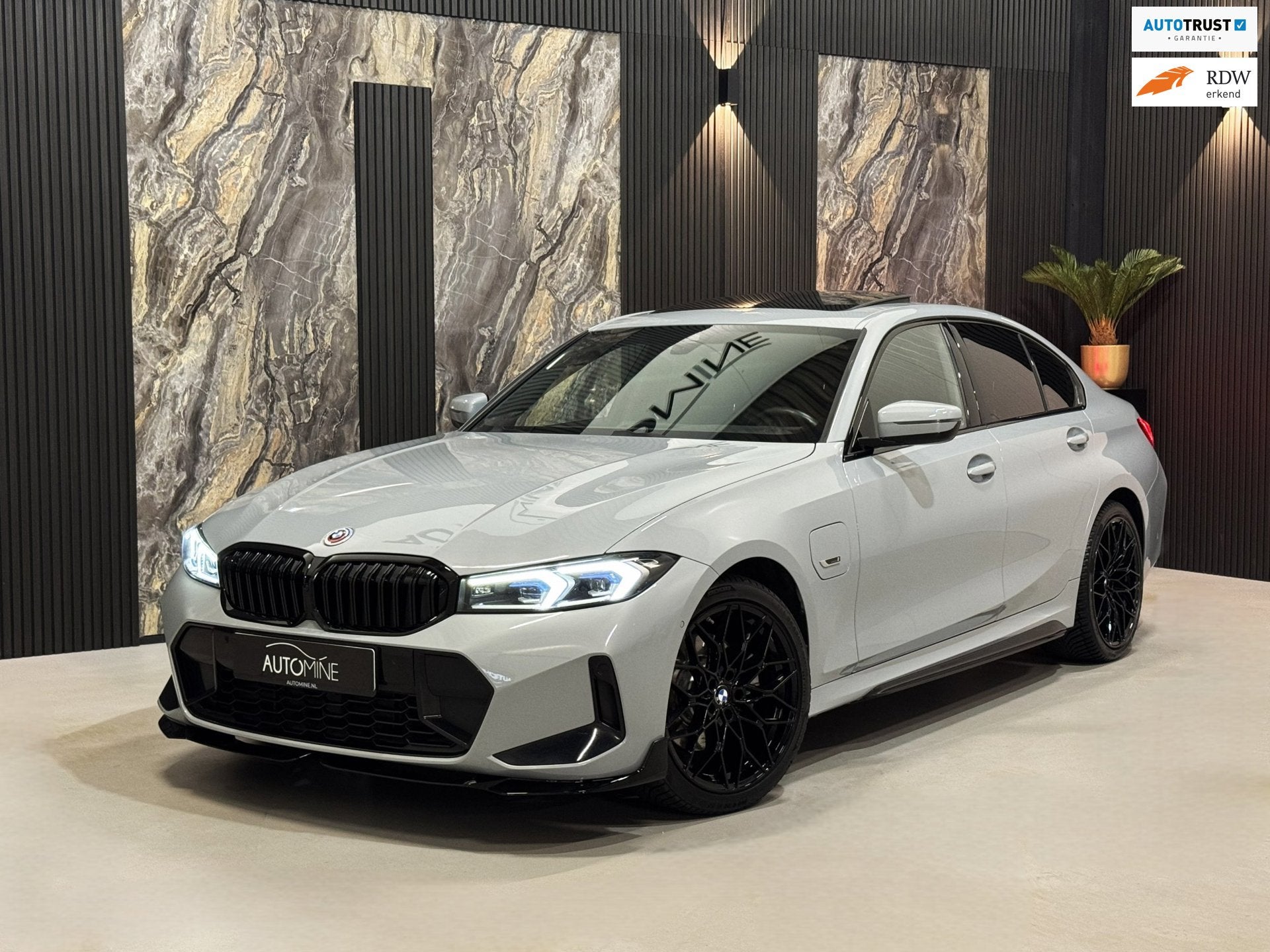 BMW 3-serie 330e M-Performance|PANO|CURVED SCREEN|LASER|HARM, Auto's, Achterwielaandrijving, Gebruikt, 4 cilinders, Bedrijf
