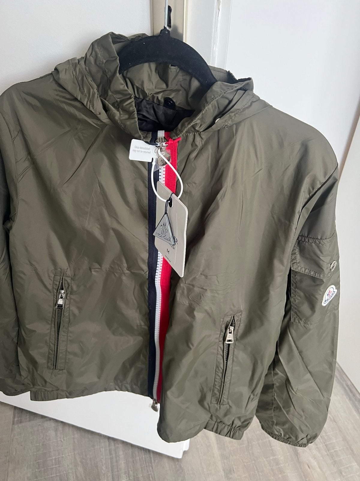 Moncler Windjack Groen Maat M valt als S - Nieuw met labels, Ophalen of Verzenden, Nieuw, Maat 48/50 (M), Groen
