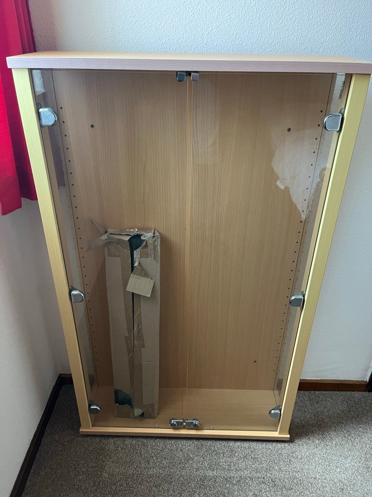 Glazen vitrinekast met slot en sleutels, Ophalen, Met plank(en), Gebruikt, 100 tot 150 cm