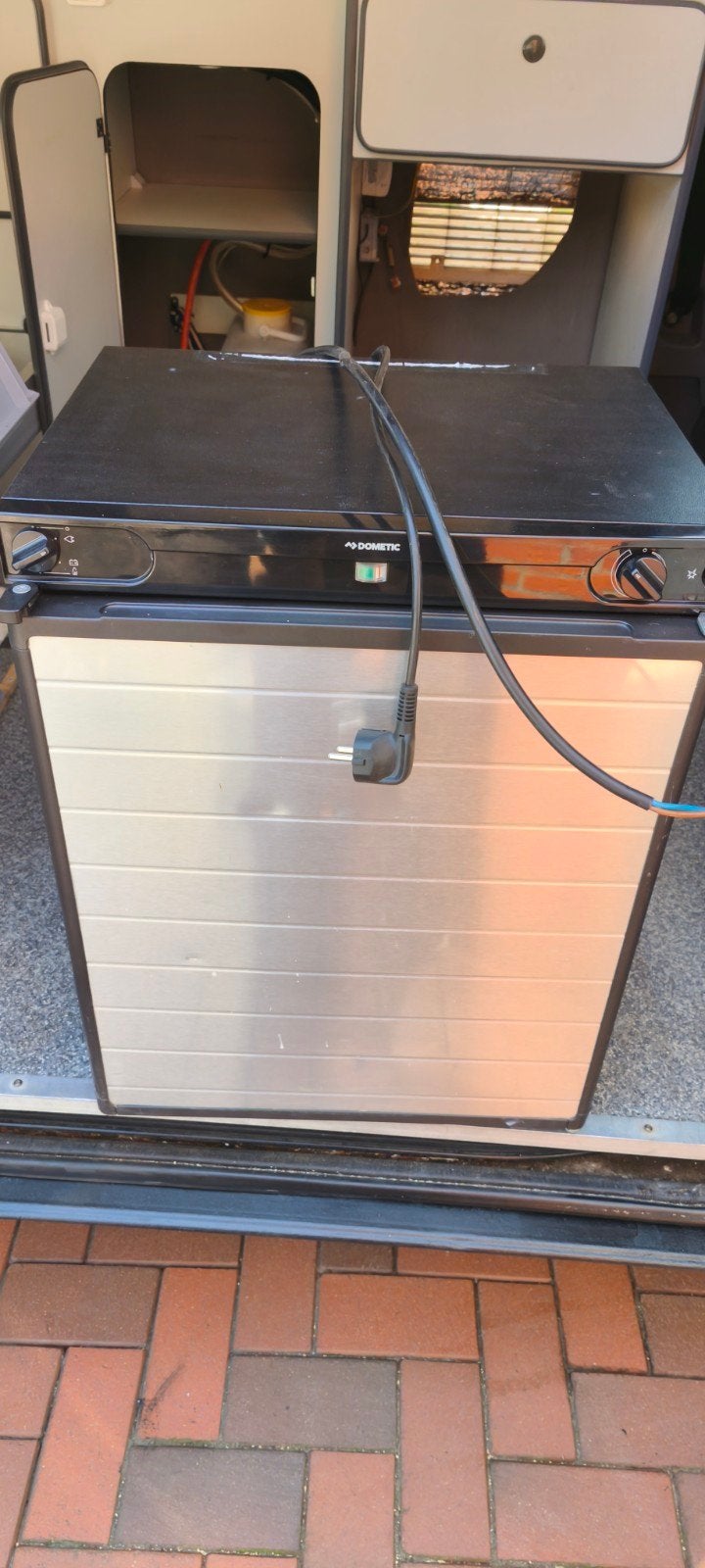 Dometic Camper Koelkast 12V/230V/Gas - Perfect voor Onderweg, Caravans en Kamperen, Camper-accessoires, Ophalen, Gebruikt