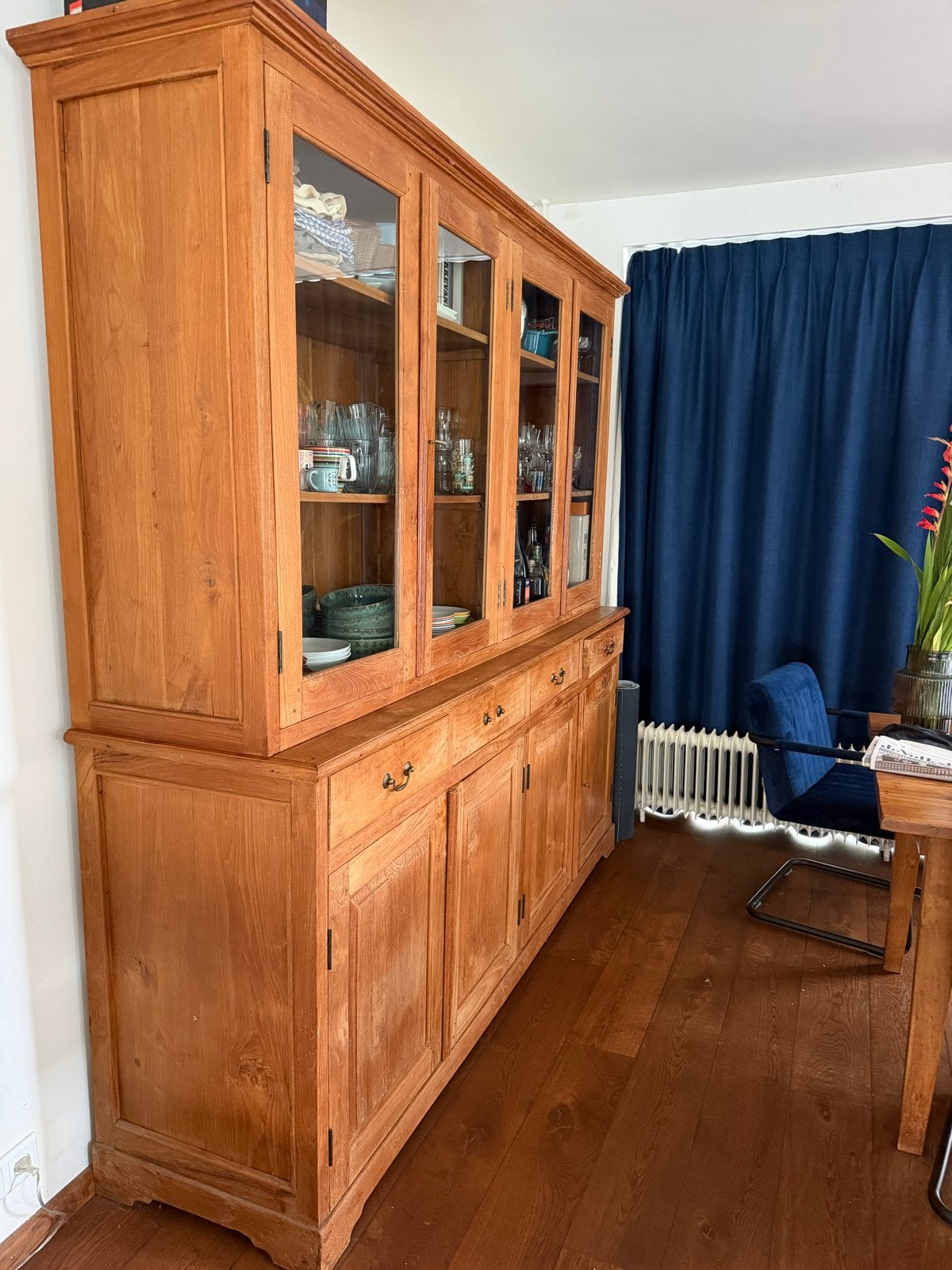 Grote houten vitrinekast met veel opbergruimte, Ophalen, Gebruikt, 200 cm of meer, Met lade(s)